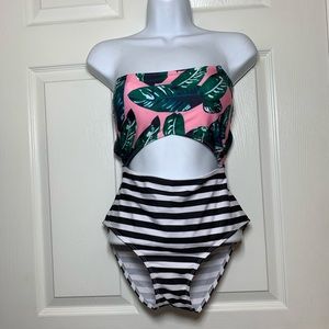 One-piece swimsuit Size m